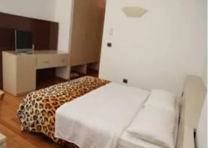 Otel Bermon Hotel Tiran